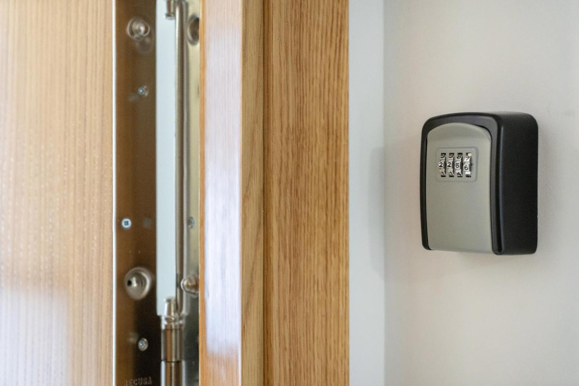 Madriver Apartamentos Reformados Con Parking Gratuito ภายนอก รูปภาพ